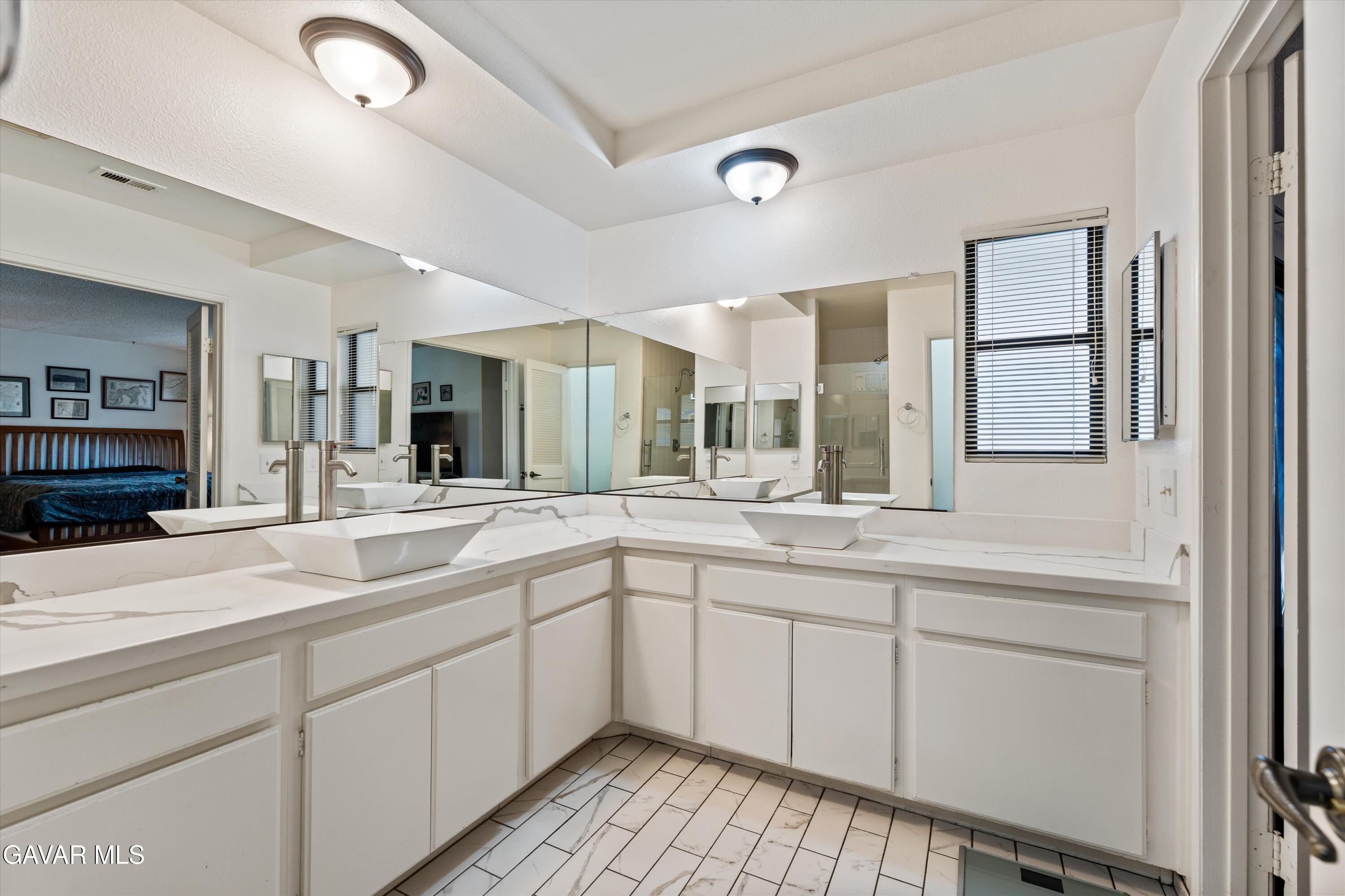 236 Hawk Lane Palmdale, CA 93551 - Photo 15 of 23 a spacious bathroom with a sink and mirror