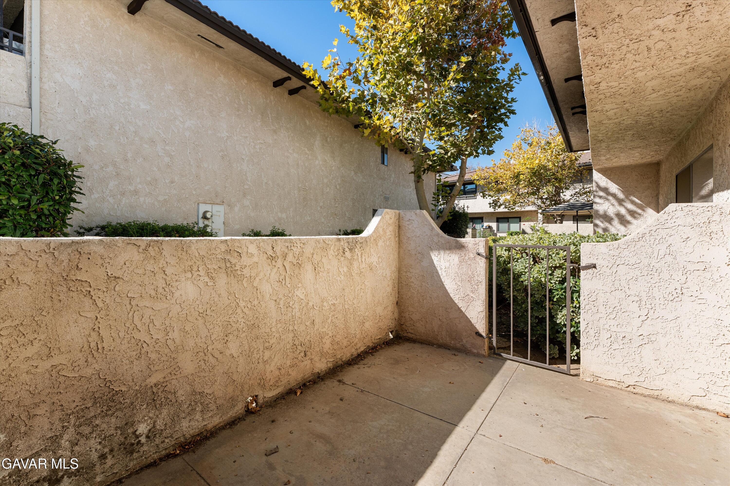 236 Hawk Lane Palmdale, CA 93551 - Photo 20 of 23 a view of entryway