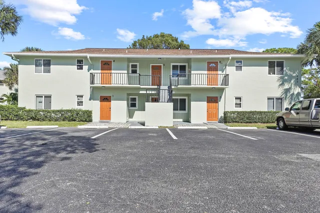 $1,850 | 983 Northwest Spruce Ridge Drive, Unit 1, Stuart, FL 34994