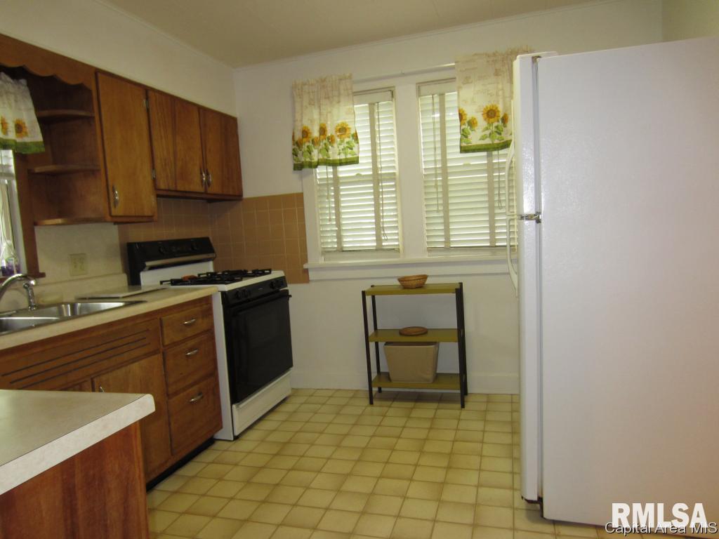 2227 South 13th Street Springfield, IL 62703 - Photo 5 of 10