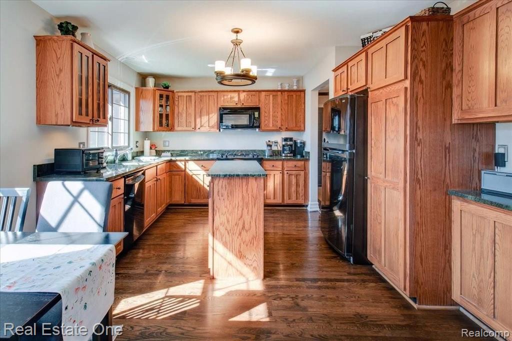 451 Lake Forest Road Rochester Hills, MI 48309 - Photo 25 of 97