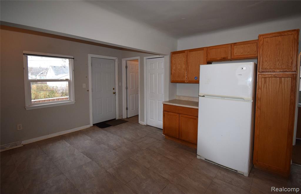 17840 Martin Road Roseville, MI 48066 - Photo 6 of 14