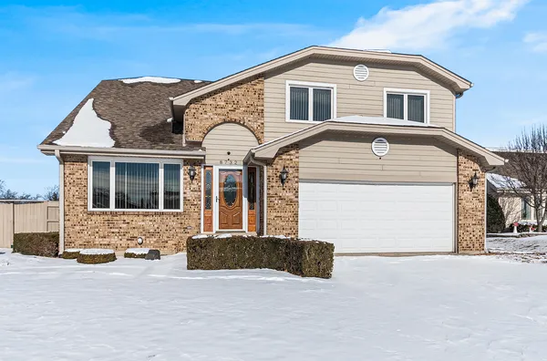 $570,000 | 8732 West Surrey Park, Palos Hills, IL 60465