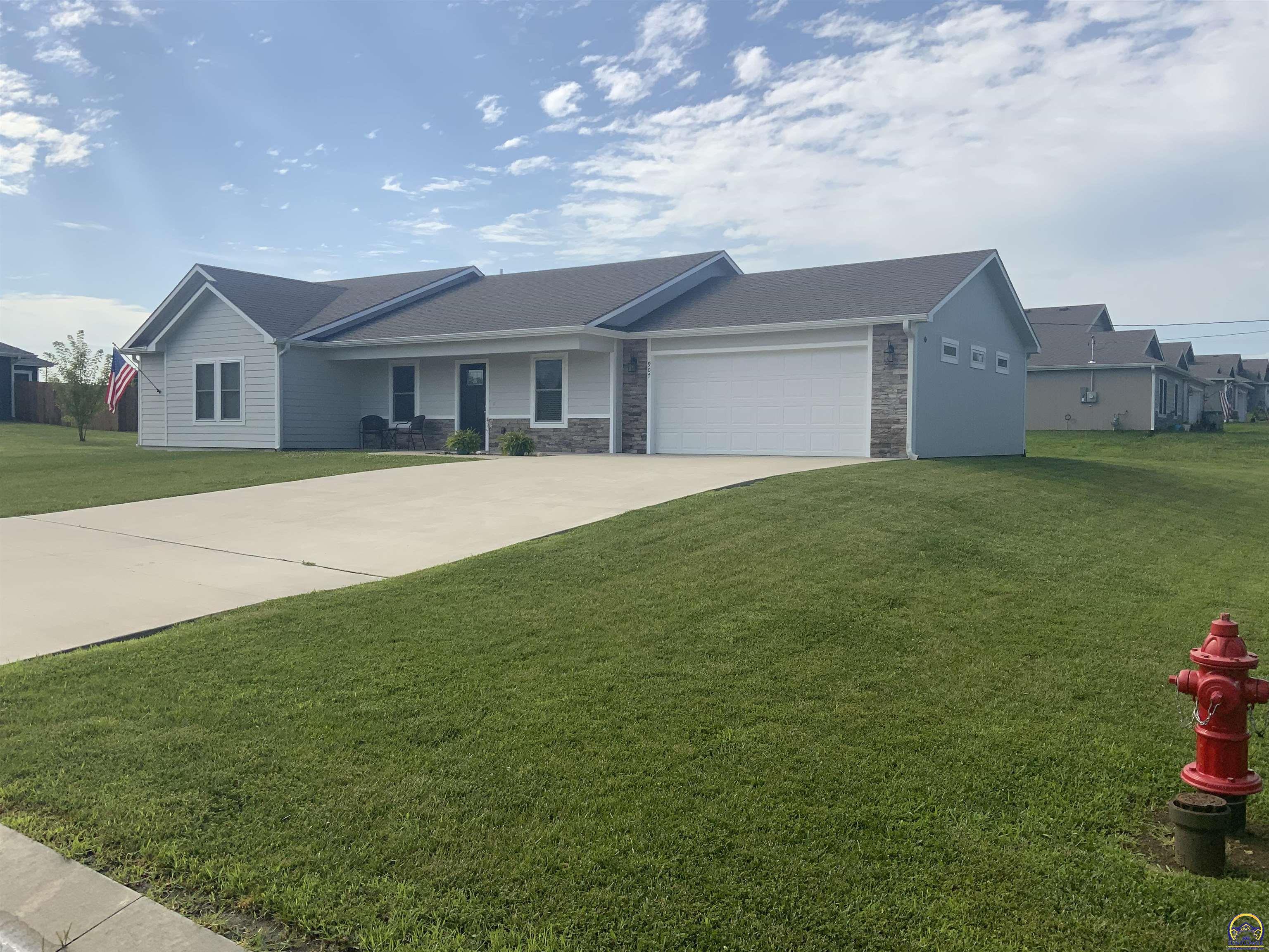907 16th Street Valley Falls, KS 66088 - Photo 2 of 16