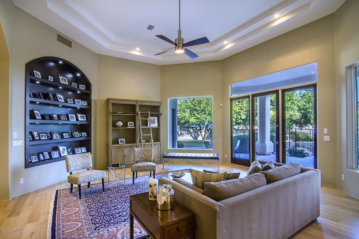 4805 East Pebble Ridge Road Paradise Valley, AZ 85253 - Photo 6 of 37 a living room with furniture and a window
