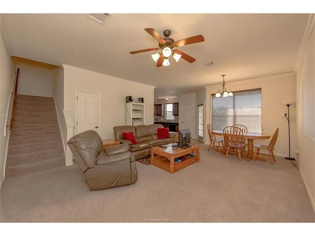 $1,950 | 1425 West Villa Maria Road, Bryan, TX 77801