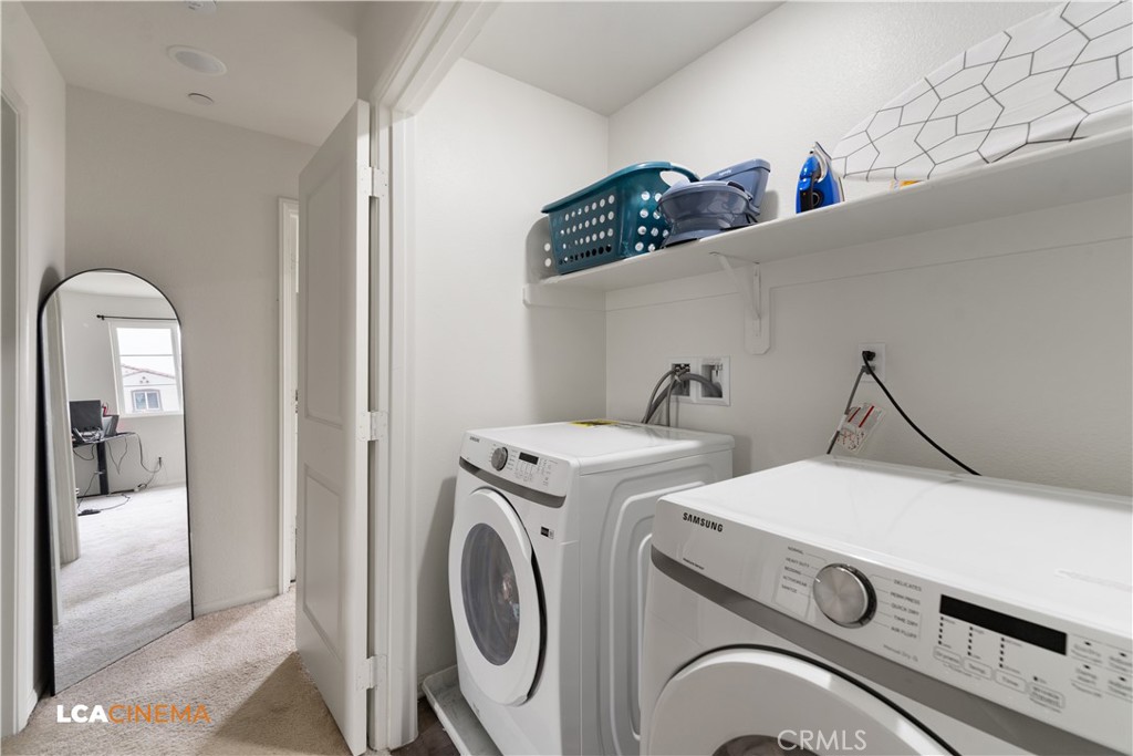 11112 Pasto Way Bakersfield, CA 93306 - Photo 17 of 35 a utility room with dryer and washer