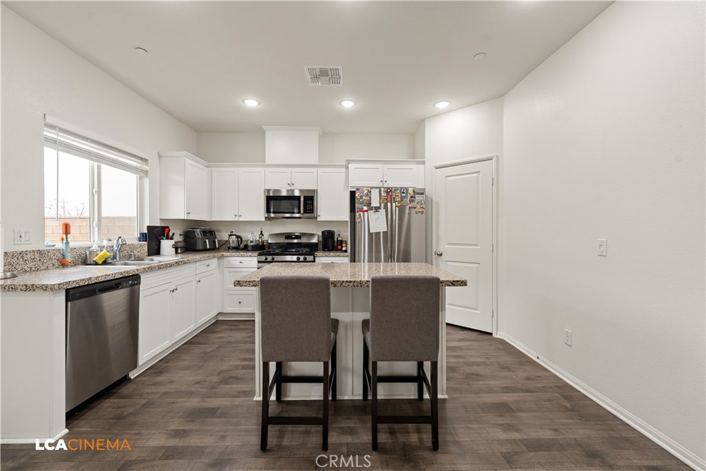 11112 Pasto Way Bakersfield, CA 93306 - Photo 10 of 35