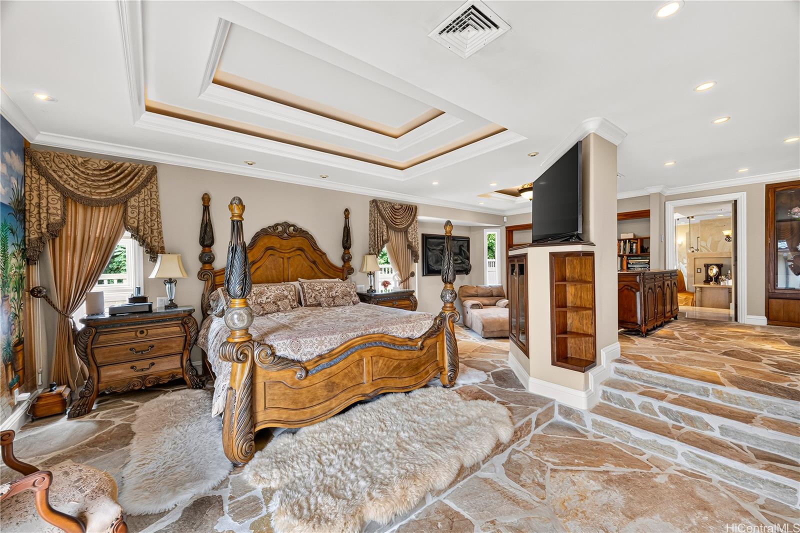 443 Portlock Road Honolulu, HI 96825 - Photo 9 of 25 Primary Suite