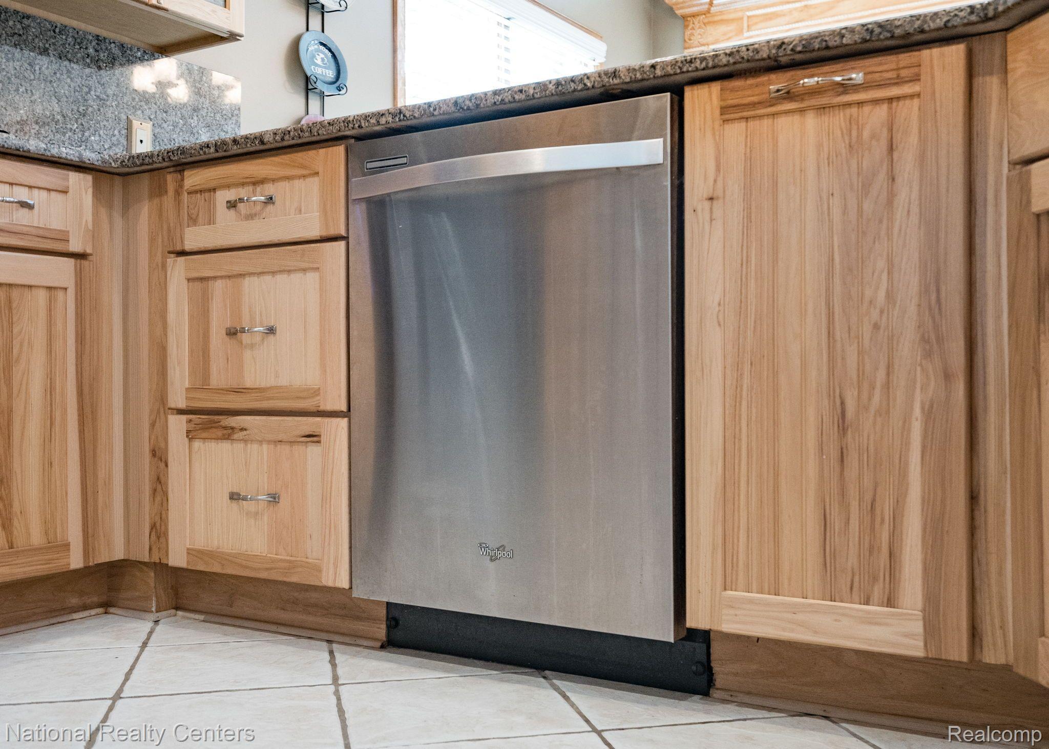 2814 Grouse Lane Rochester, MI 48306 - Photo 13 of 52 Stainless steel appliances