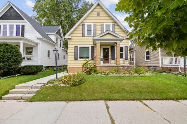$210,000 | 2122 North 8th Street, Sheboygan, WI 53081