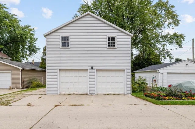 $210,000 | 2122 North 8th Street, Sheboygan, WI 53081