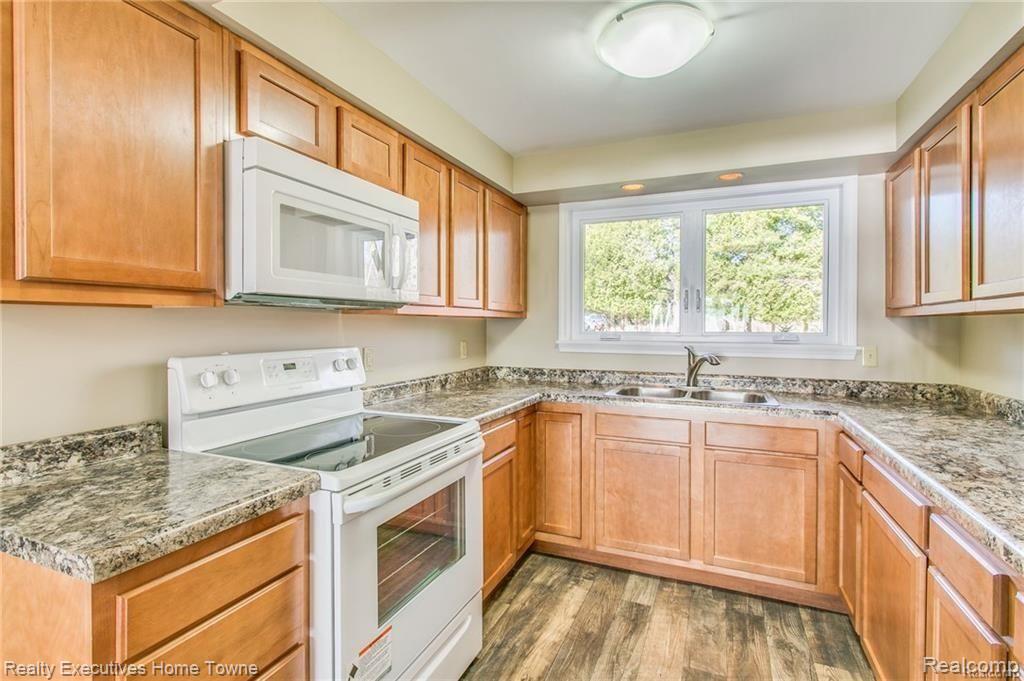 7150 Lakeshore Road Palms, MI 48465 - Photo 15 of 31