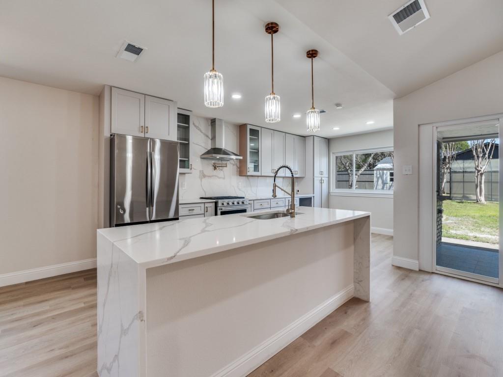 9008 Flicker Lane Dallas, TX 75238 - Photo 10 of 23