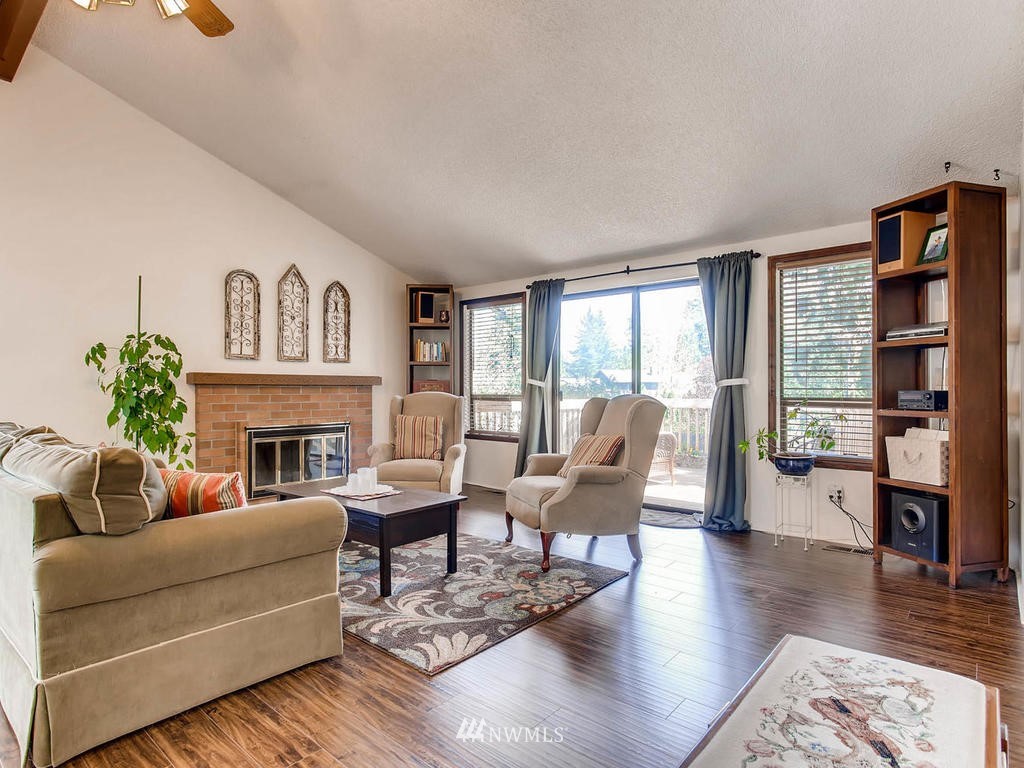 18620 132nd Place Southeast Renton, WA 98058 - Photo 3 of 25 Gallery Image 3