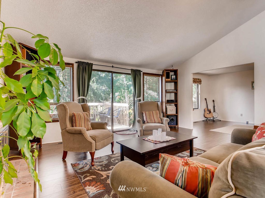 18620 132nd Place Southeast Renton, WA 98058 - Photo 4 of 25 Gallery Image 4