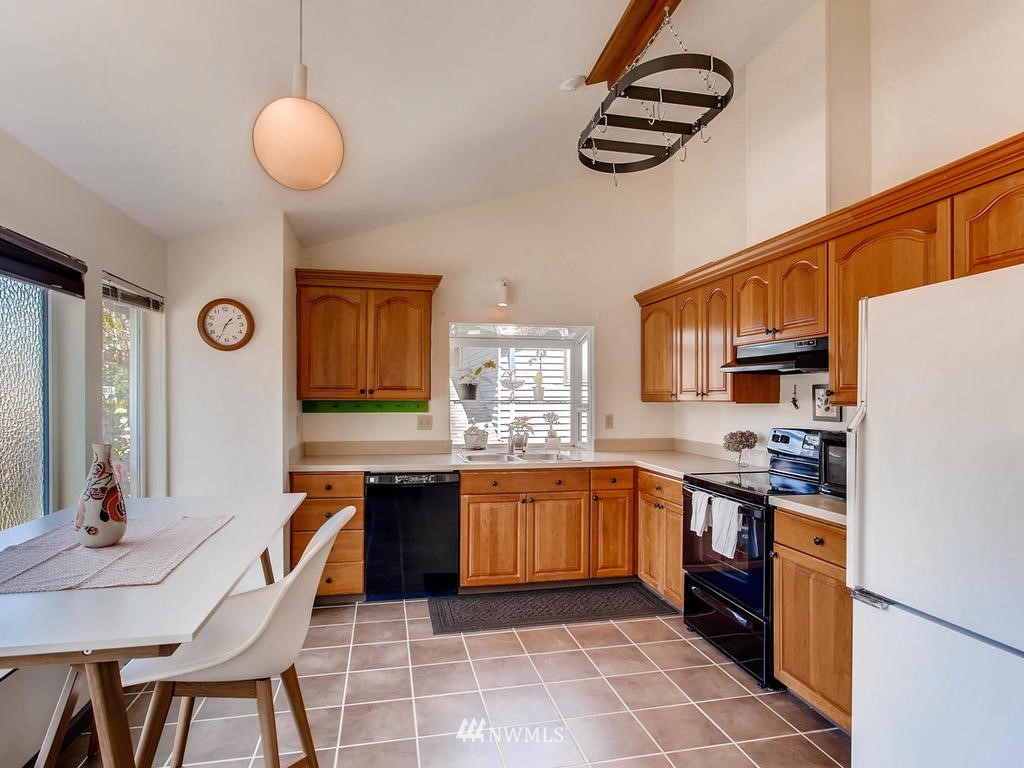 18620 132nd Place Southeast Renton, WA 98058 - Photo 7 of 25 Gallery Image 7