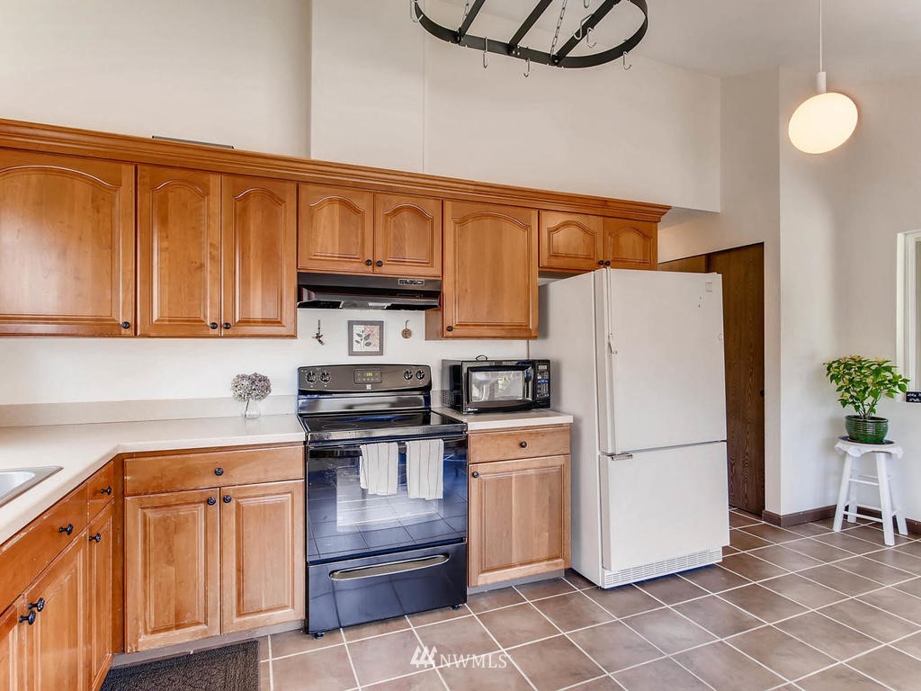 18620 132nd Place Southeast Renton, WA 98058 - Photo 9 of 25 Gallery Image 9
