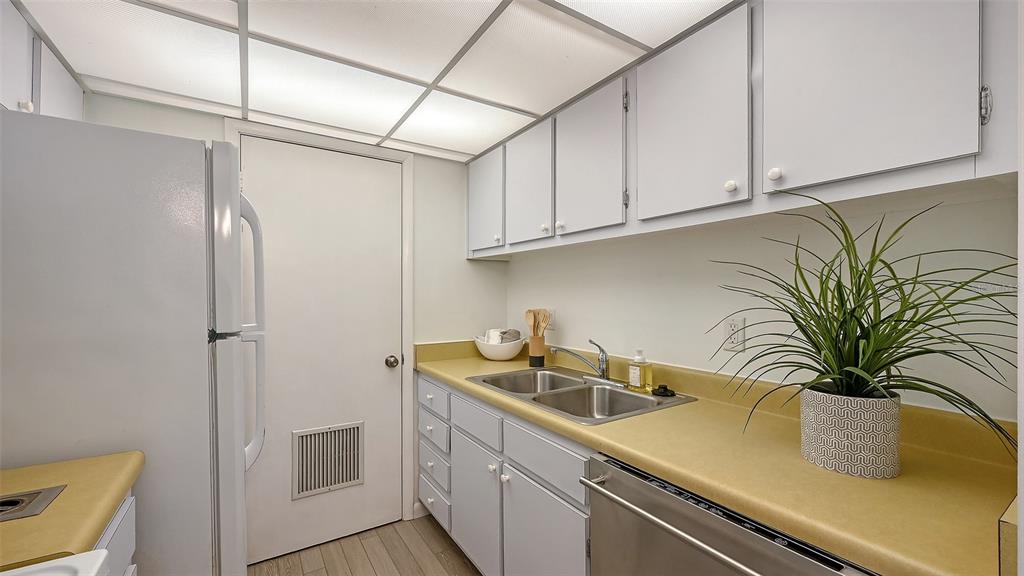 3201 South Beneva Road, Unit 204 Sarasota, FL 34232 - Photo 13 of 34 a kitchen with a sink and cabinets