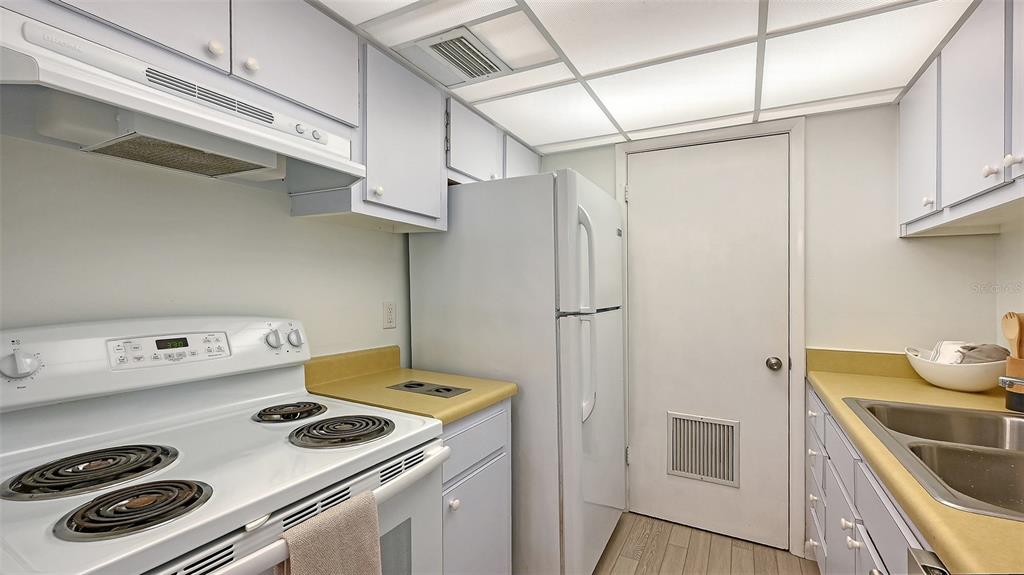 3201 South Beneva Road, Unit 204 Sarasota, FL 34232 - Photo 14 of 34 a kitchen with a refrigerator and a stove