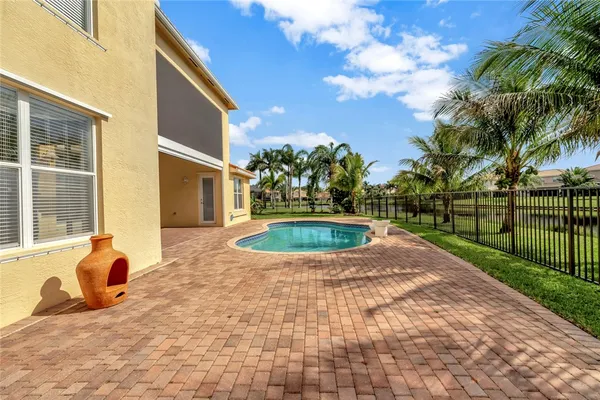 a view of a house with backyard and sitting area