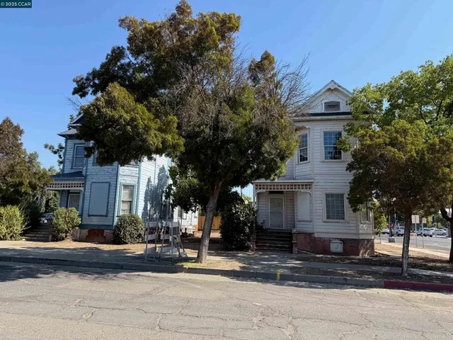 $300,000 | 161 South 3rd Avenue, Oakdale, CA 95361