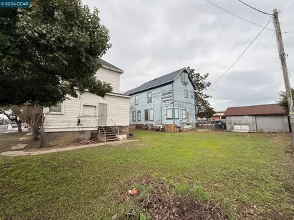 $300,000 | 161 South 3rd Avenue, Oakdale, CA 95361