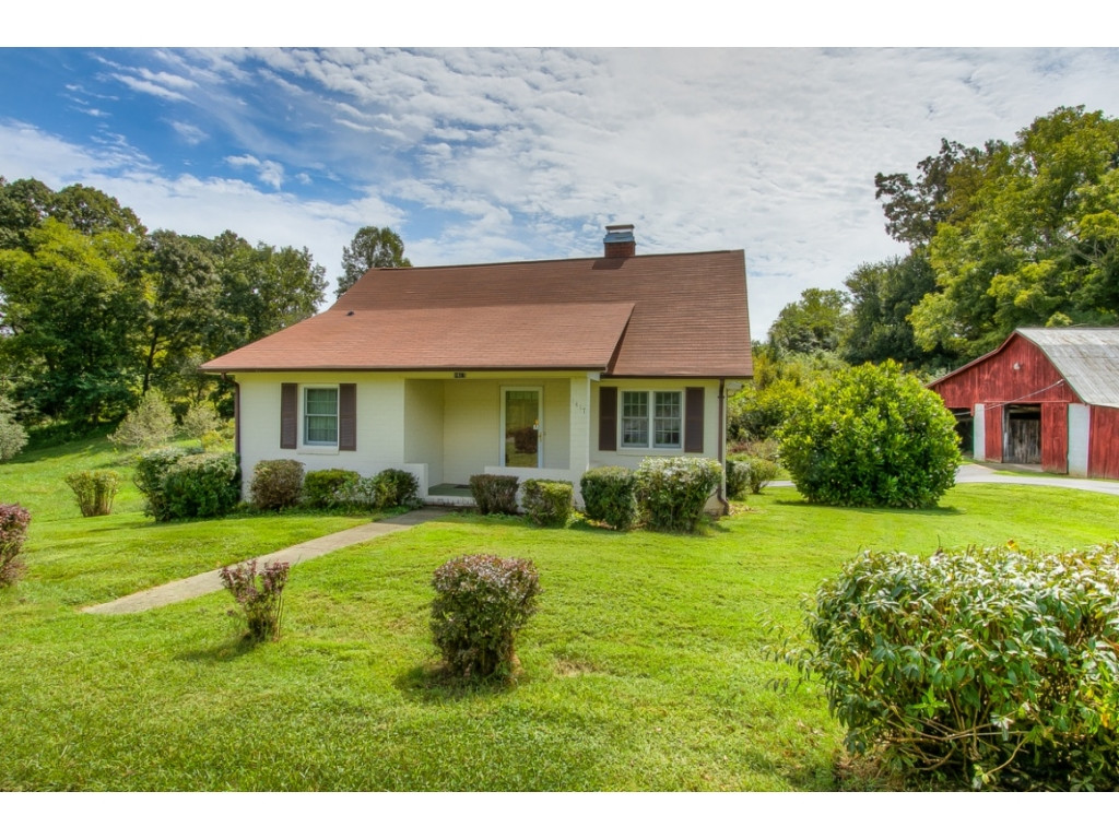 1417 Jackson Hollow Road Kingsport, TN 37663 - Photo 3 of 34 Beautiful yards