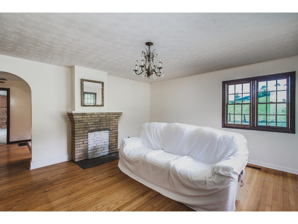 1417 Jackson Hollow Road Kingsport, TN 37663 - Photo 6 of 34 Photo 6