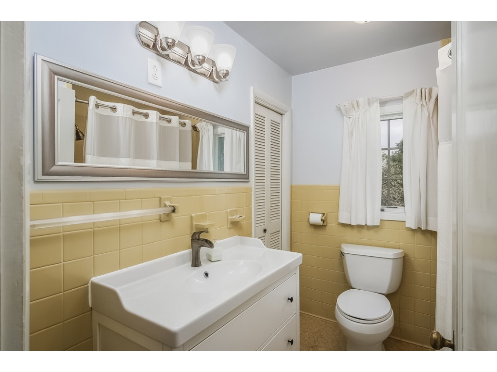 1417 Jackson Hollow Road Kingsport, TN 37663 - Photo 8 of 34 Full bathroom wNew vanity