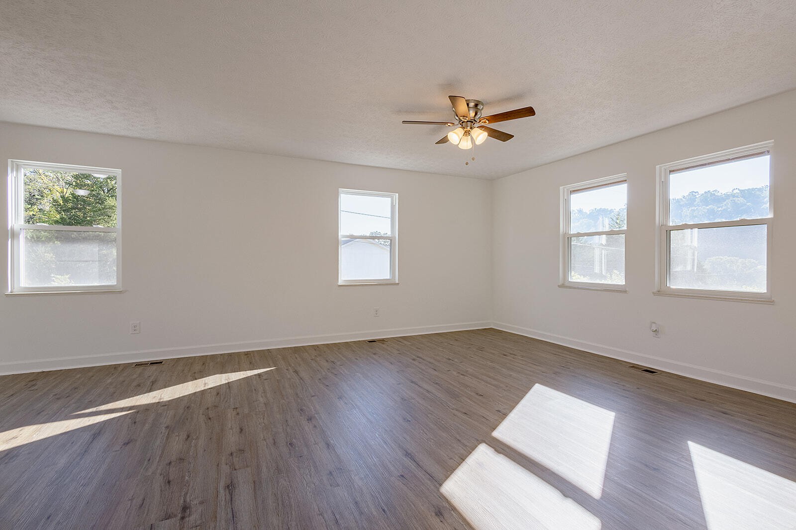890 East Wolf Valley Road Heiskell, TN 37754 - Photo 6 of 44 Gallery Image 6
