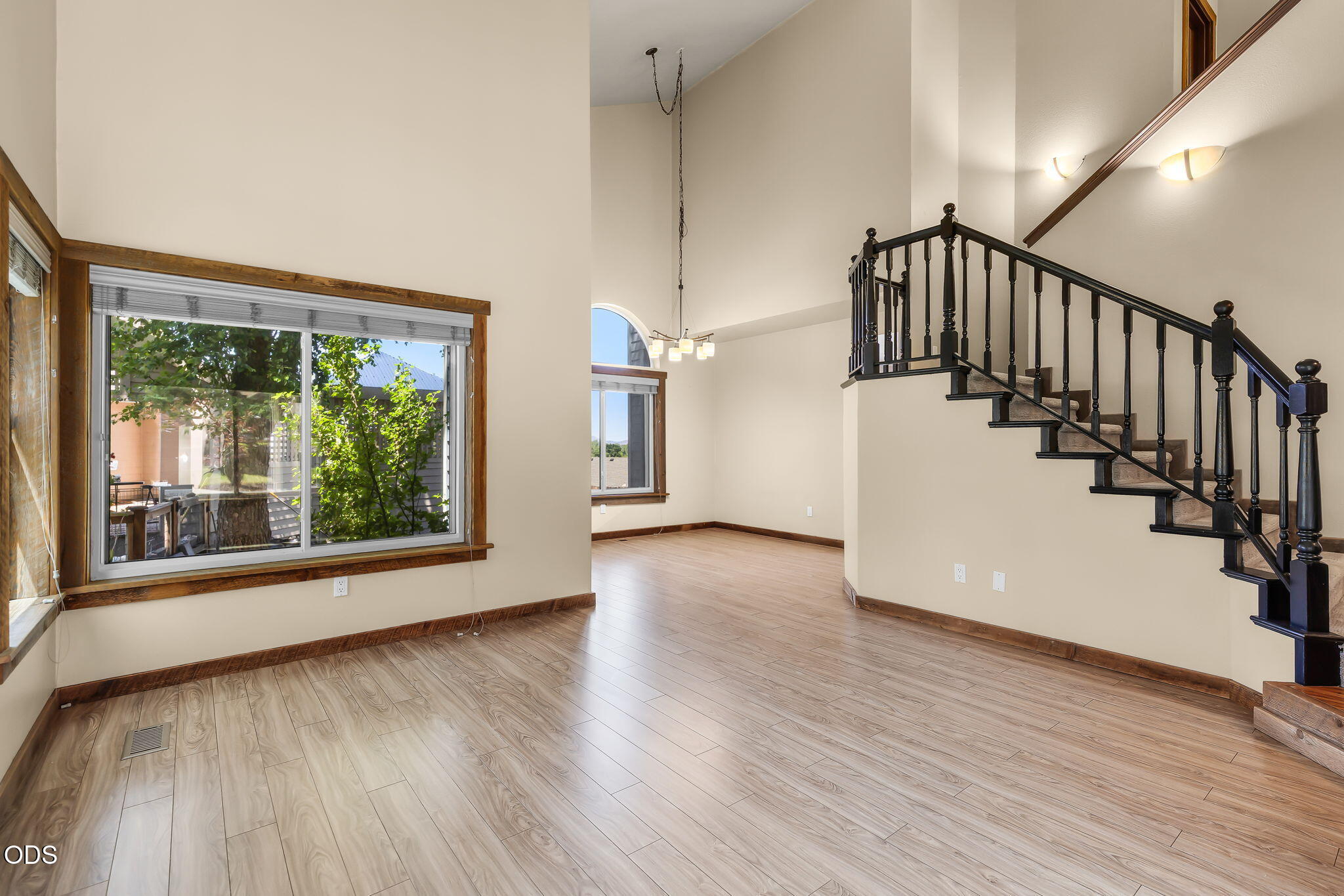 2486 Southwest Valleyview Drive Redmond, OR 97756 - Photo 19 of 55