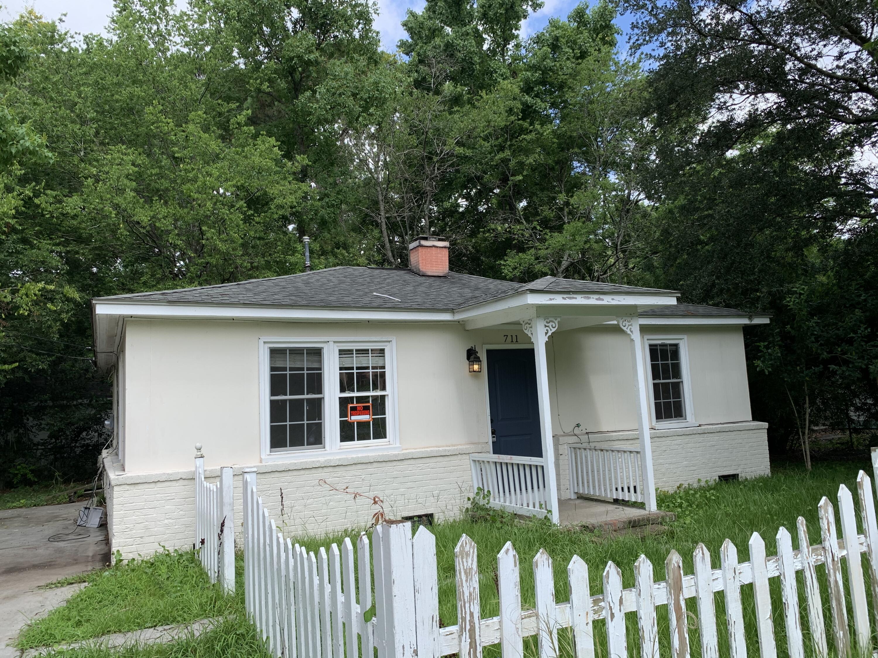 711 Locust Street Charleston, SC 29407 - Photo 12 of 20 63257D84-4320-45A3-BABC-9F8CFF341E55