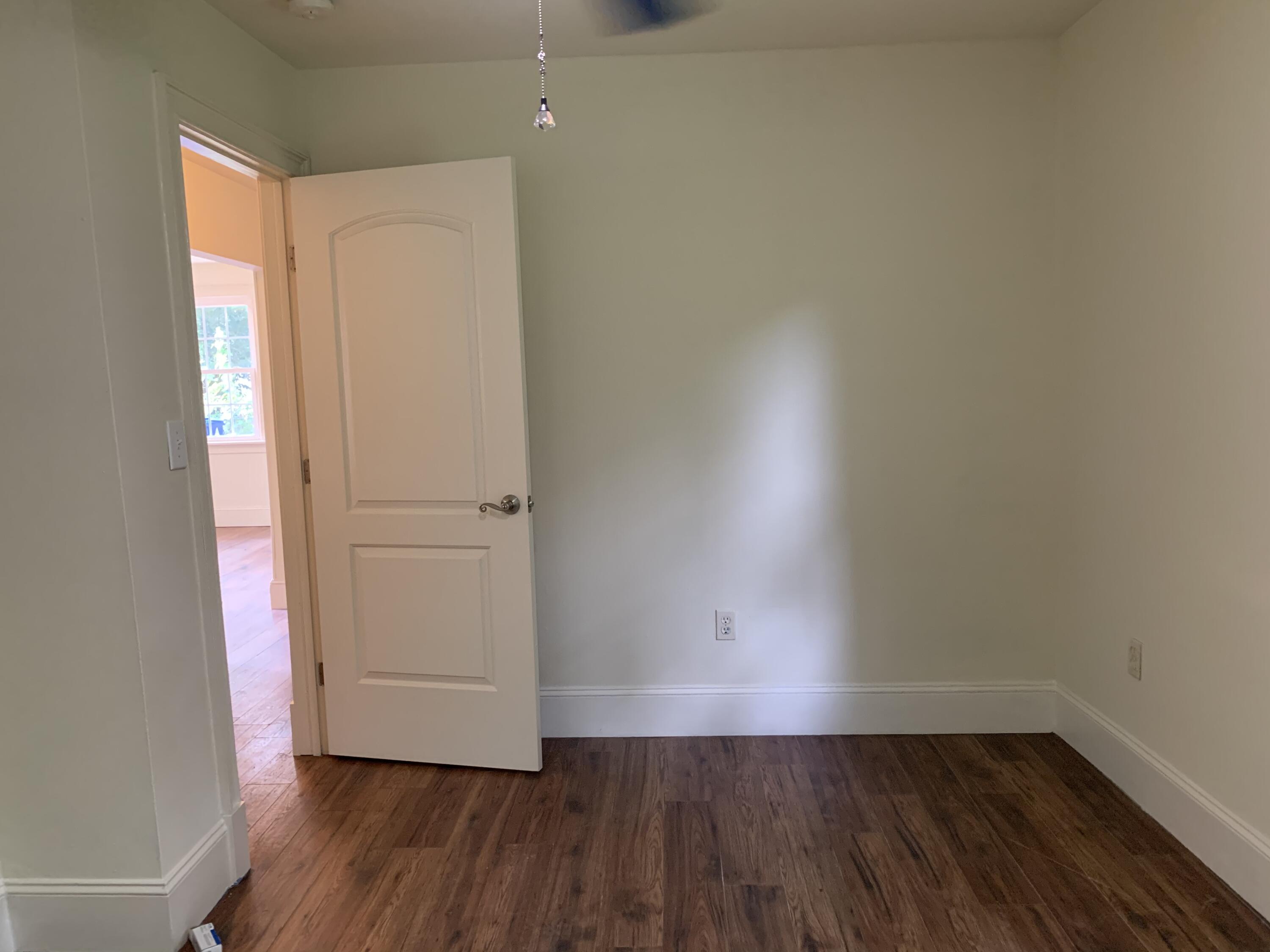 711 Locust Street Charleston, SC 29407 - Photo 5 of 20 7EB474F6-D774-4938-90F6-A8BA10B3E263