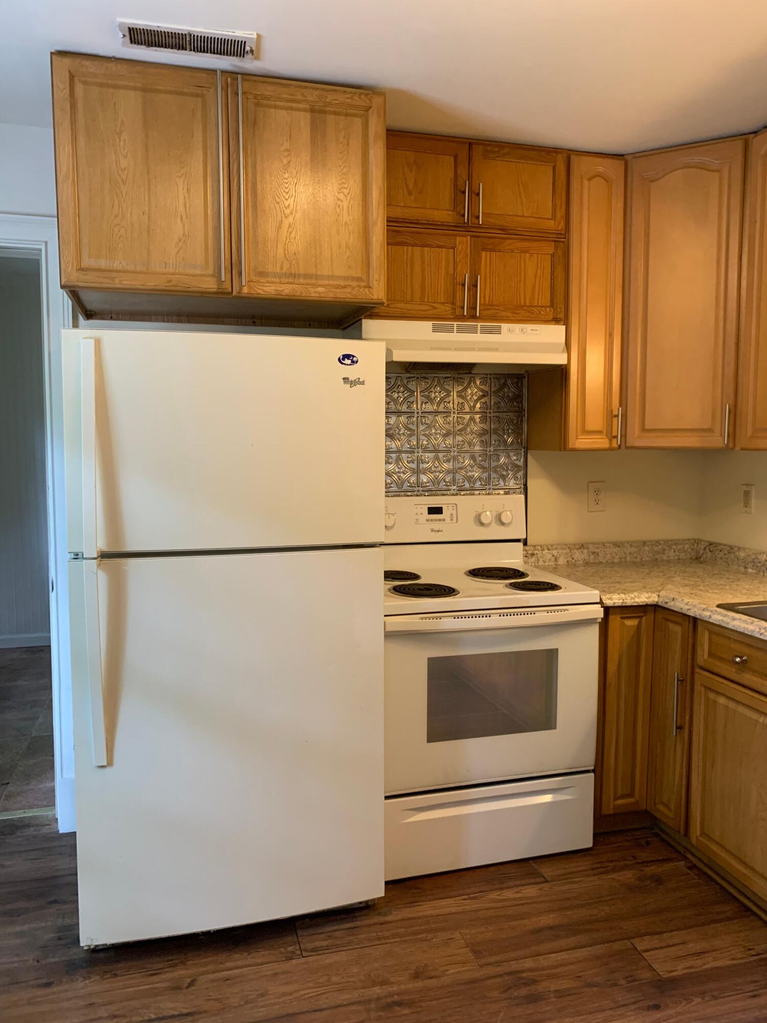 711 Locust Street Charleston, SC 29407 - Photo 9 of 20 90D3B628-5C99-4BB1-8437-0550C14D7DD9