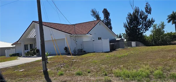 $1,950 | 420 Southeast 15th Terrace, Cape Coral, FL 33990