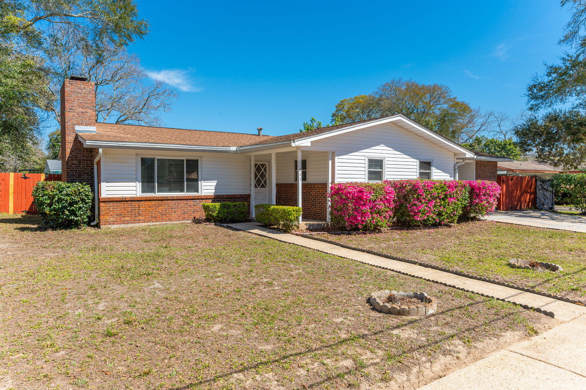 611 Lang Road Fort Walton Beach, FL 32547 - Photo 2 of 34 2-web-or-mls-611-lang-rd