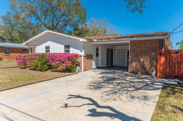 $1,800 | 611 Lang Road, Fort Walton Beach, FL 32547