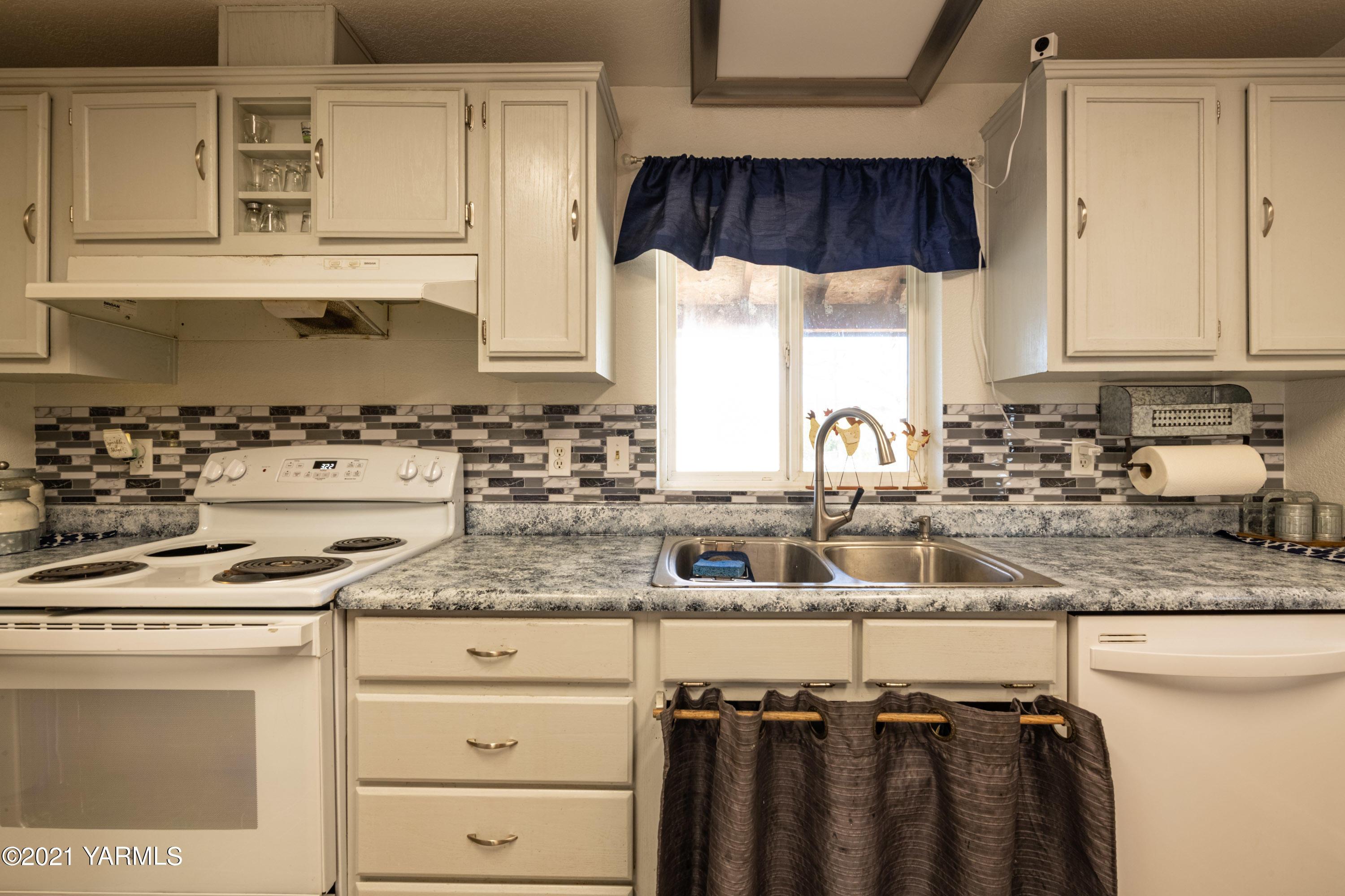 1222 Almo Road Yakima, WA 98901 - Photo 11 of 23 a kitchen with granite countertop a sink a stove and cabinets