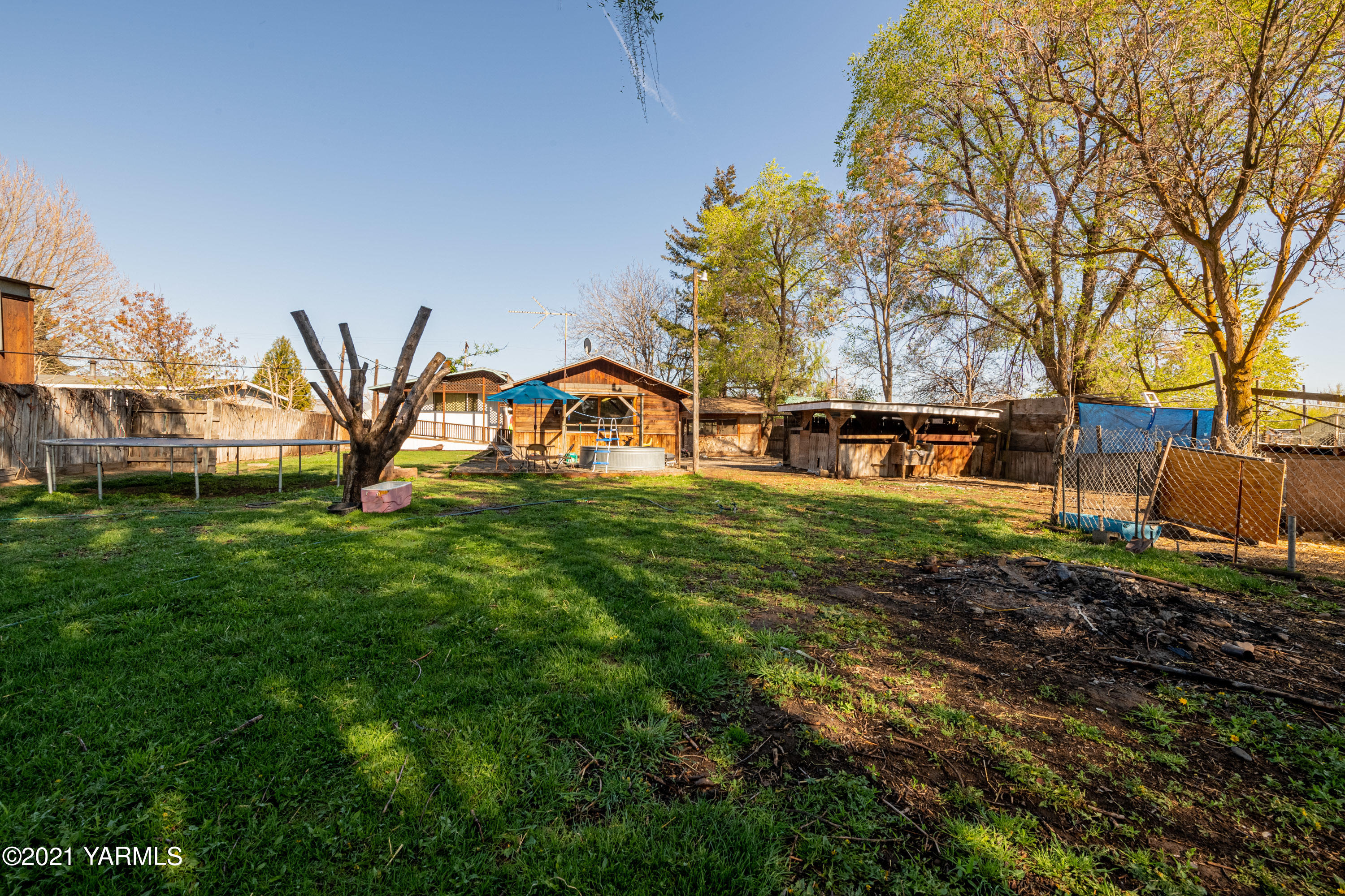 1222 Almo Road Yakima, WA 98901 - Photo 19 of 23 a view of a house with a big yard