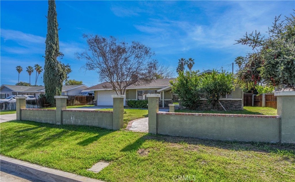 41431 Vicky Lane Hemet, CA 92544 - Photo 2 of 28 a view of a backyard with a garden and plants