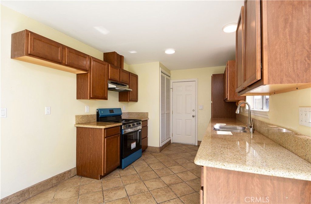 41431 Vicky Lane Hemet, CA 92544 - Photo 9 of 28 a kitchen with stainless steel appliances granite countertop a sink stove and refrigerator