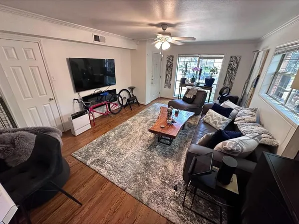 $1,550 | 4222 Newton Avenue, Unit 101, Dallas, TX 75219