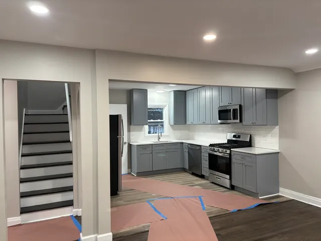 $2,800 | 3226 181st Street, Lansing, IL 60438