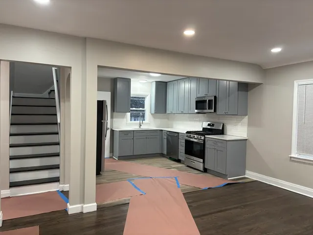 $2,800 | 3226 181st Street, Lansing, IL 60438