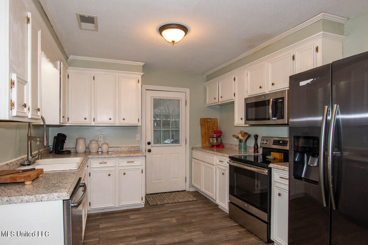 289 Stonebridge Court Ridgeland, MS 39157 - Photo 9 of 28 5