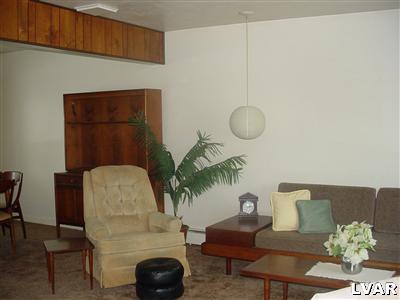 3135 Hilly Road Bethlehem, PA 18017 - Photo 4 of 20 Bright living room