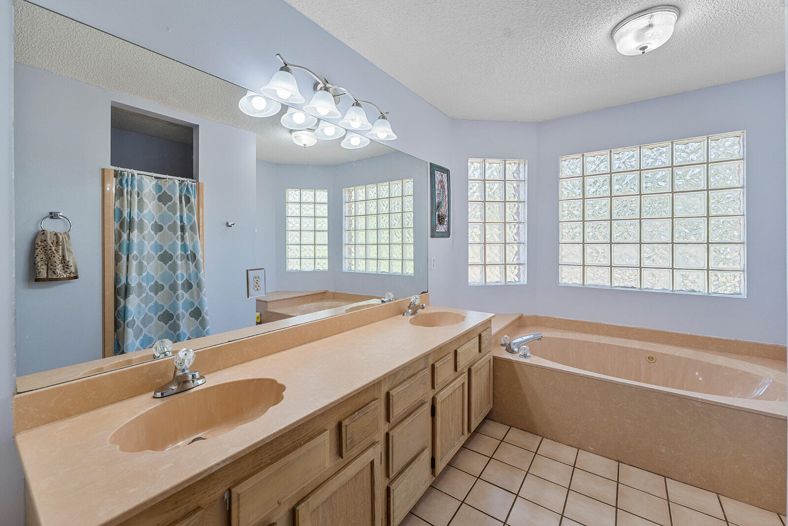 132 Wedgewood Lane Crestview, FL 32536 - Photo 33 of 67 a spacious bathroom with a tub sink and mirror