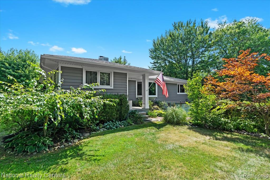 1785 Middle Road Highland, MI 48357 - Photo 2 of 50