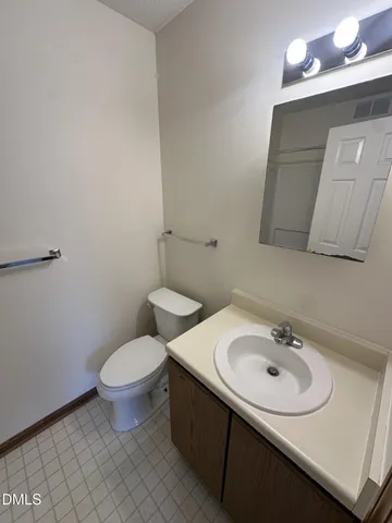 $1,095 | 3504 Ivy Commons Drive, Unit 301, Raleigh, NC 27606